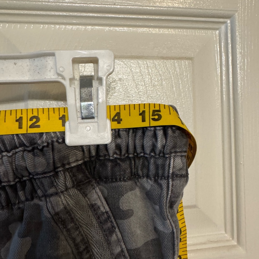 American Eagle Outfitters Woman’s Gray Camo Cargo Pants - Picture 6 of 6